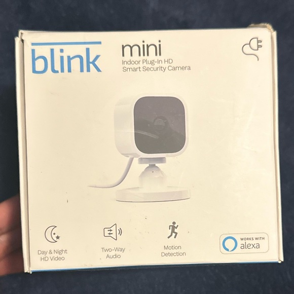Amazon Cameras, Photo & Video Blink Mini Compact Indoor Plugin